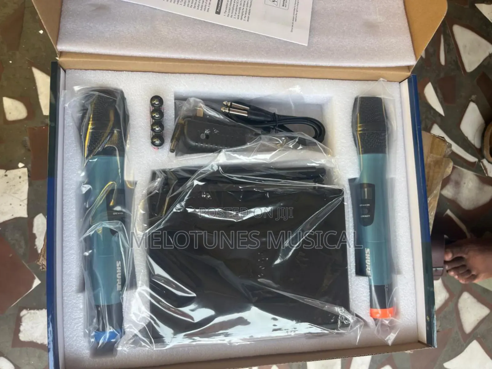 Shure Ut-282 Professional Wireless Microphone System(In Box)