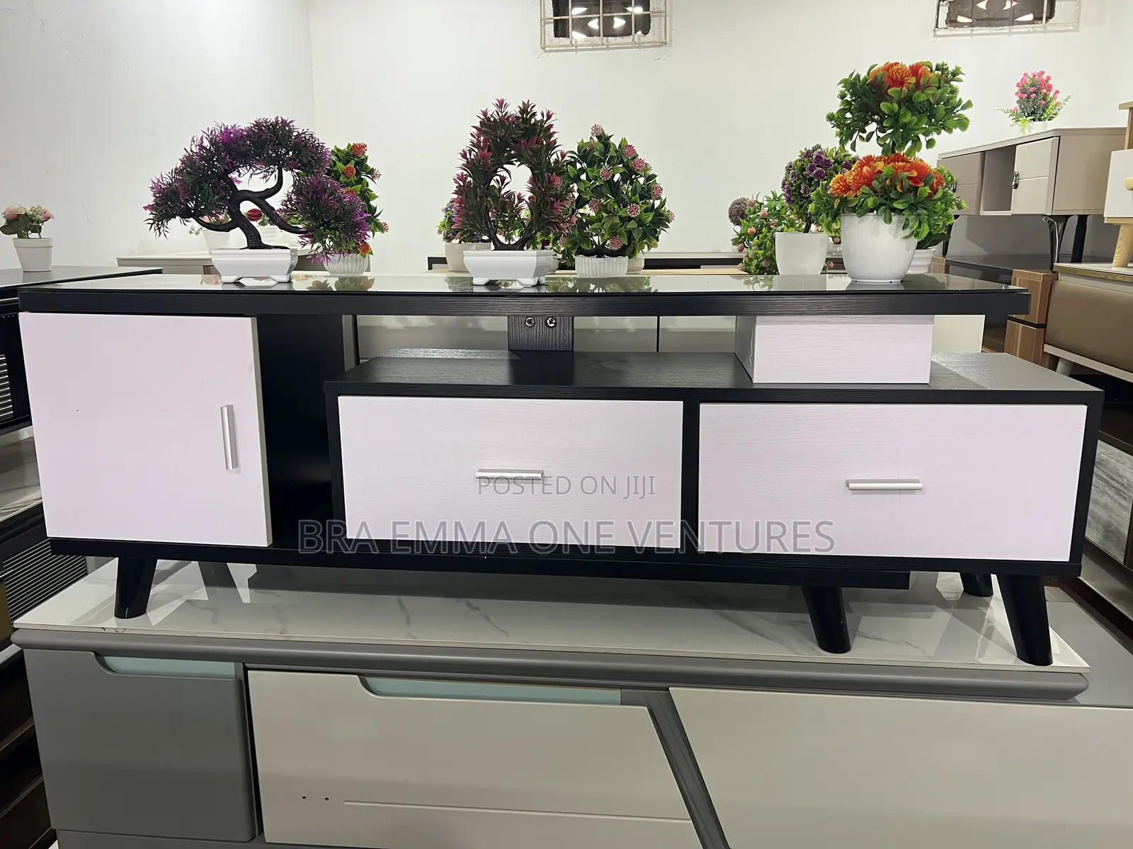 1.4m Extendable Tv Stand For With Drawers