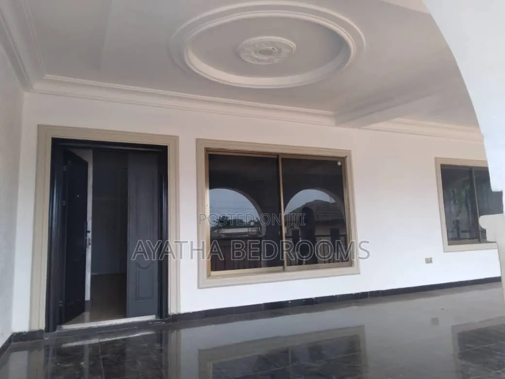 3bdrm House in Ayathar Bedroom, New Town for rent