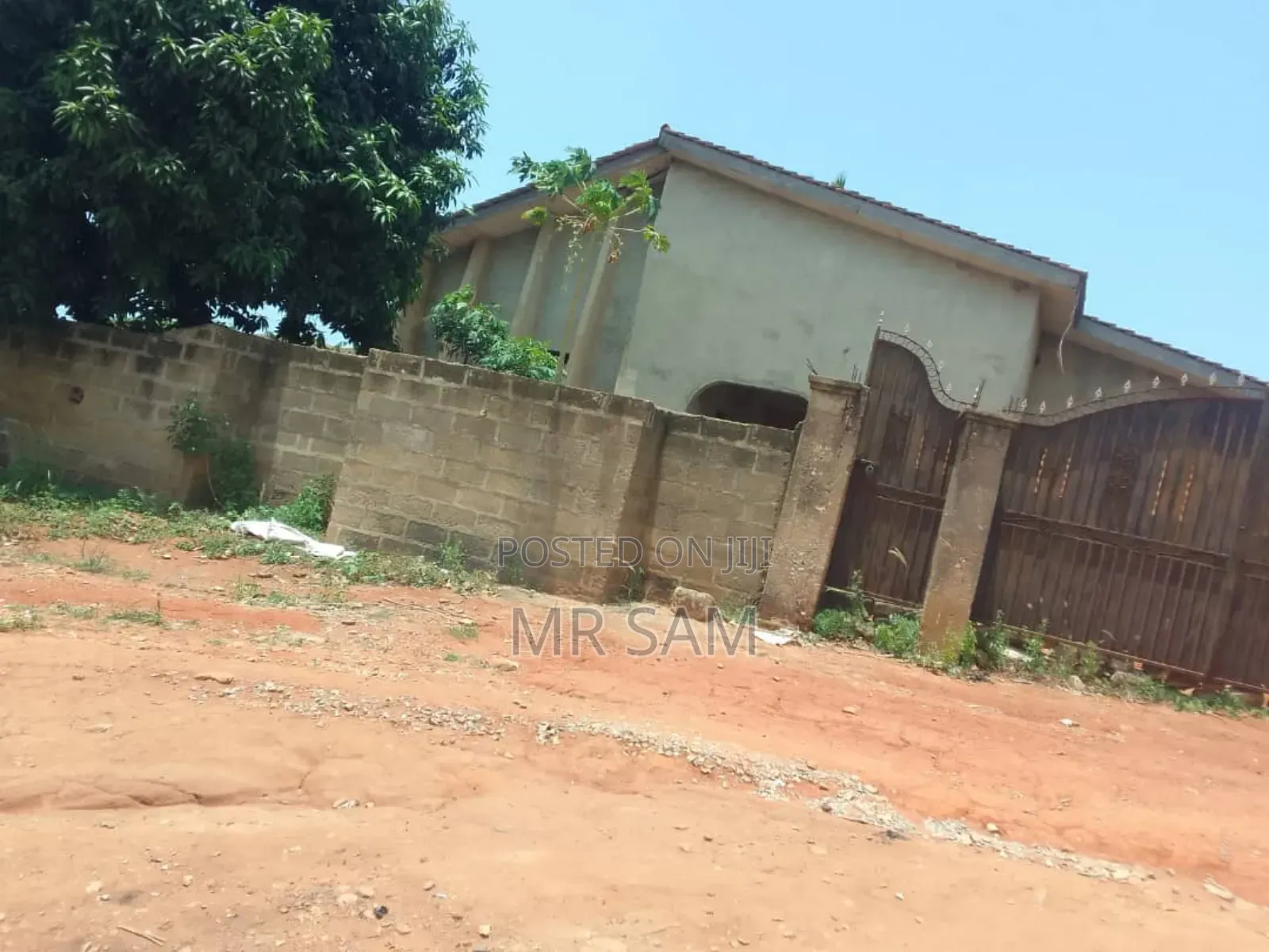4bdrm House in Block Factory, West Hills Mall Area for sale