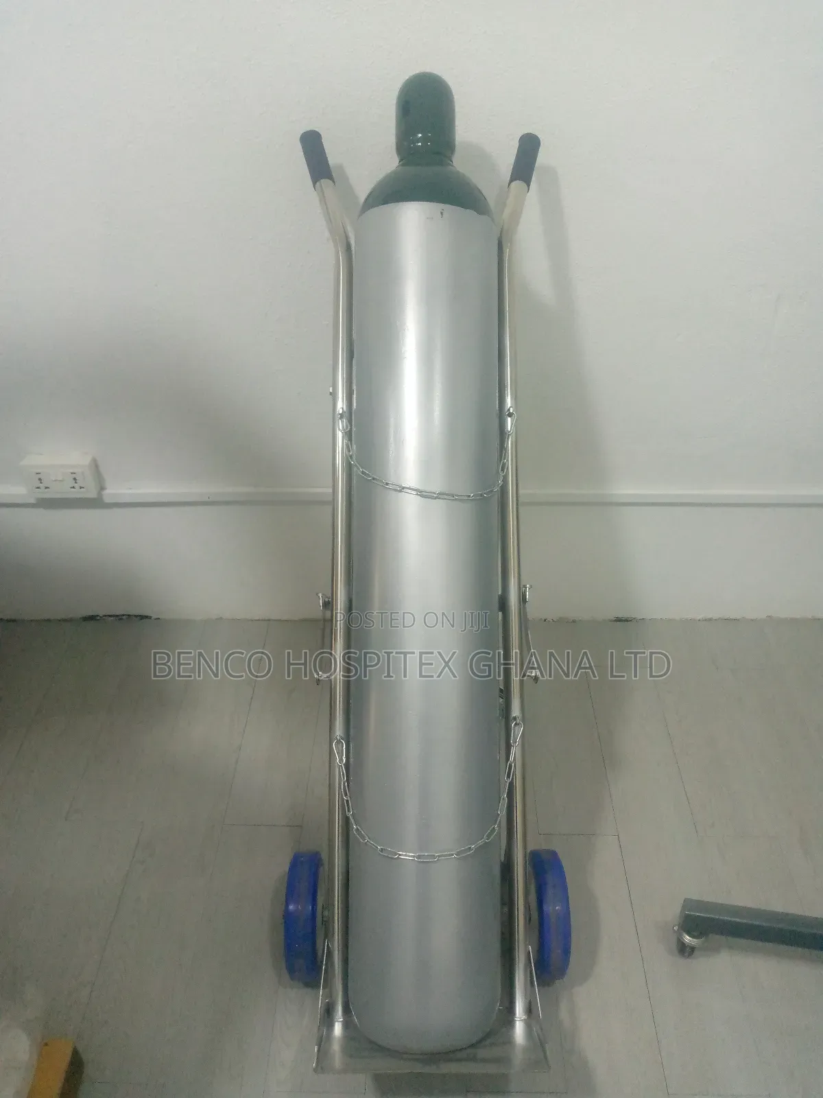 40 Litre Full Oxygen Cylinder (Complete With Trolley and Flowmeter)