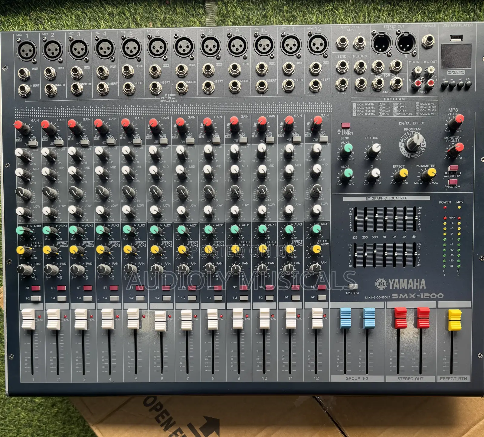 Yamaha SMX -12channel Raw Mixer