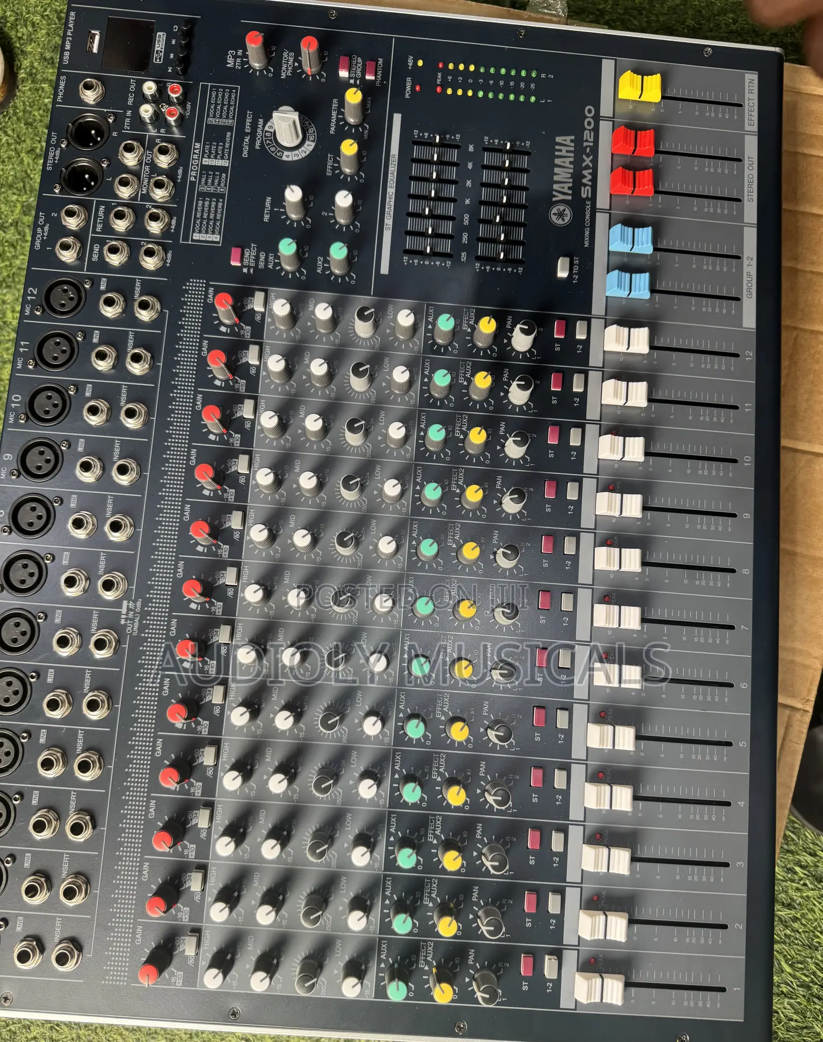 Yamaha SMX -12channel Raw Mixer
