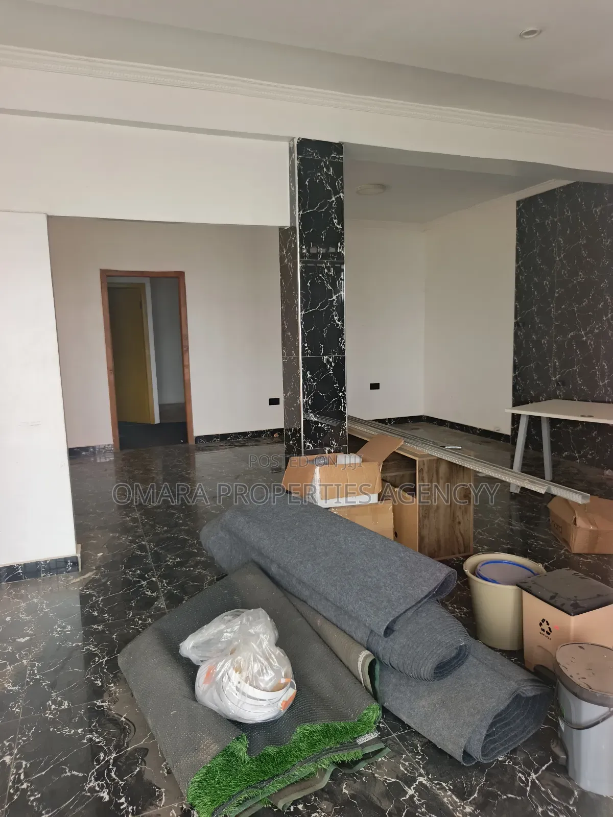 Spacious Shop Ready