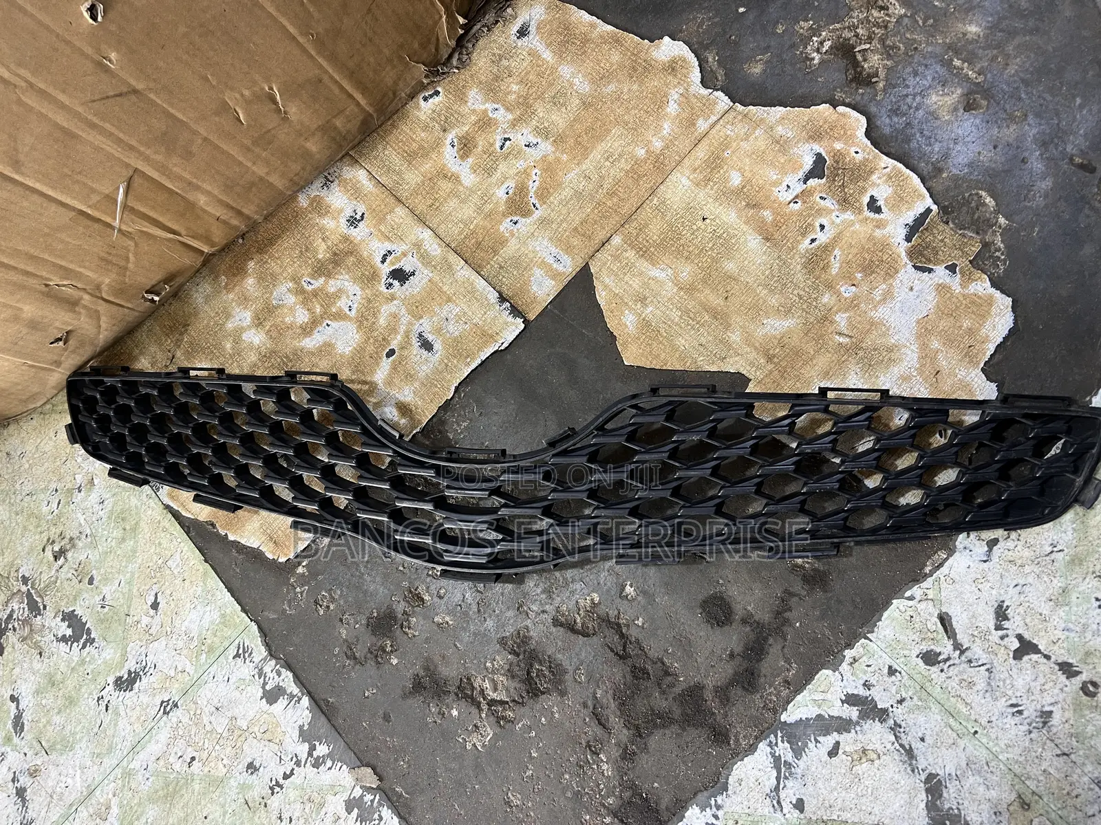 Toyota Vitz 2008-2011 Top Grille