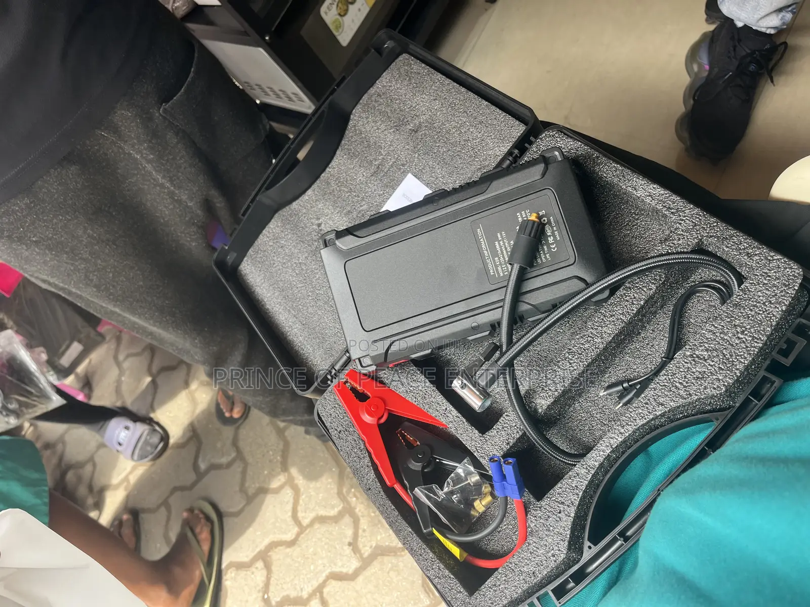 Toyota 12 / 19 Volts Battery Jump Starter and Tire Inflator
