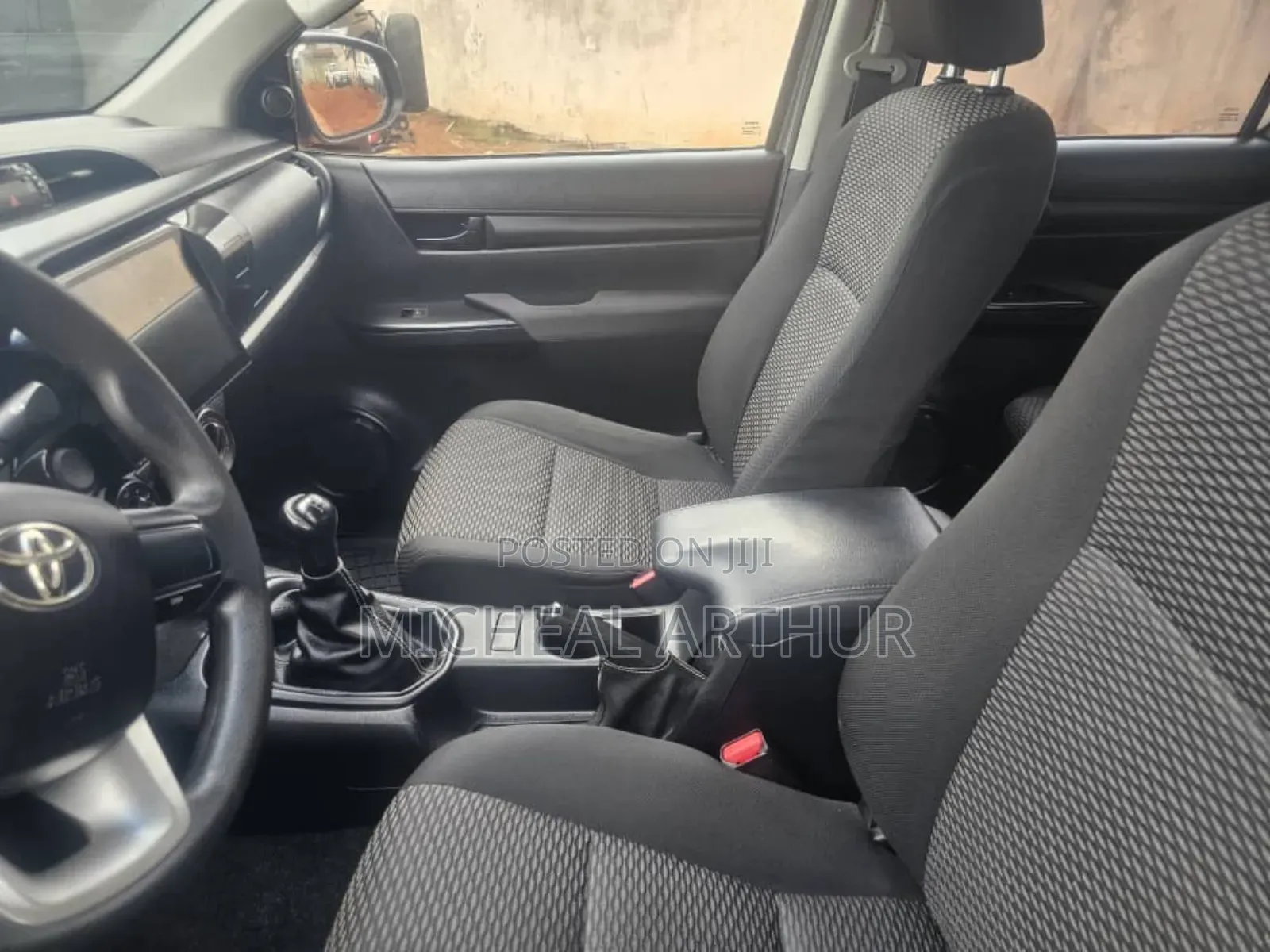 Toyota Hilux 2017 Gray