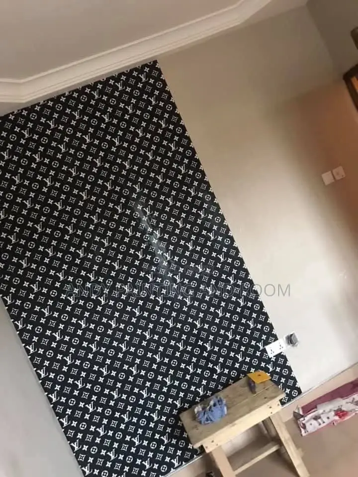 Professional and Experience Wallpaper Installer