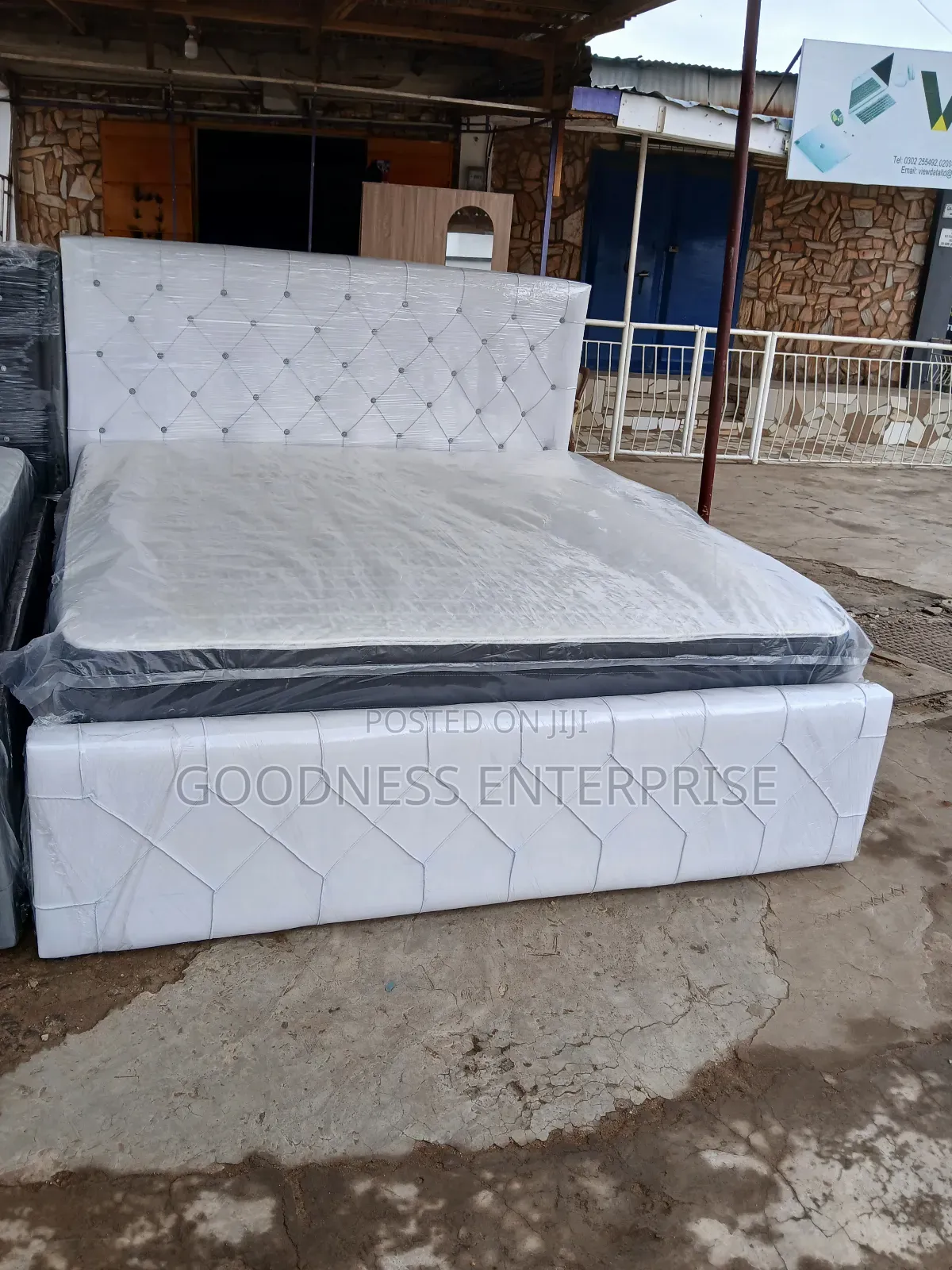 Queen's Bed