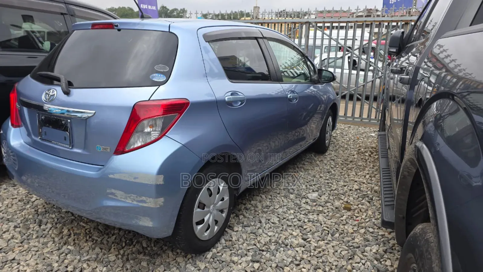 Toyota Vitz 1.3 AWD 5dr 2012 Blue