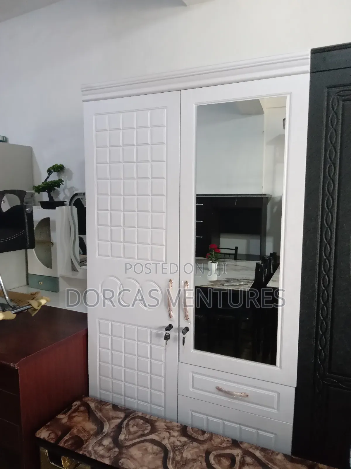 Koz White Wardrobe
