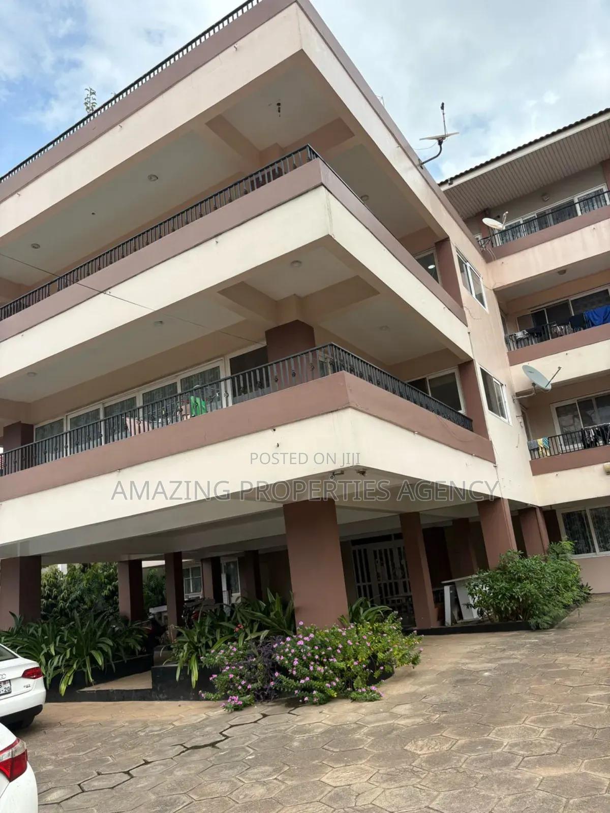 3bdrm House in Dzorwulu for sale