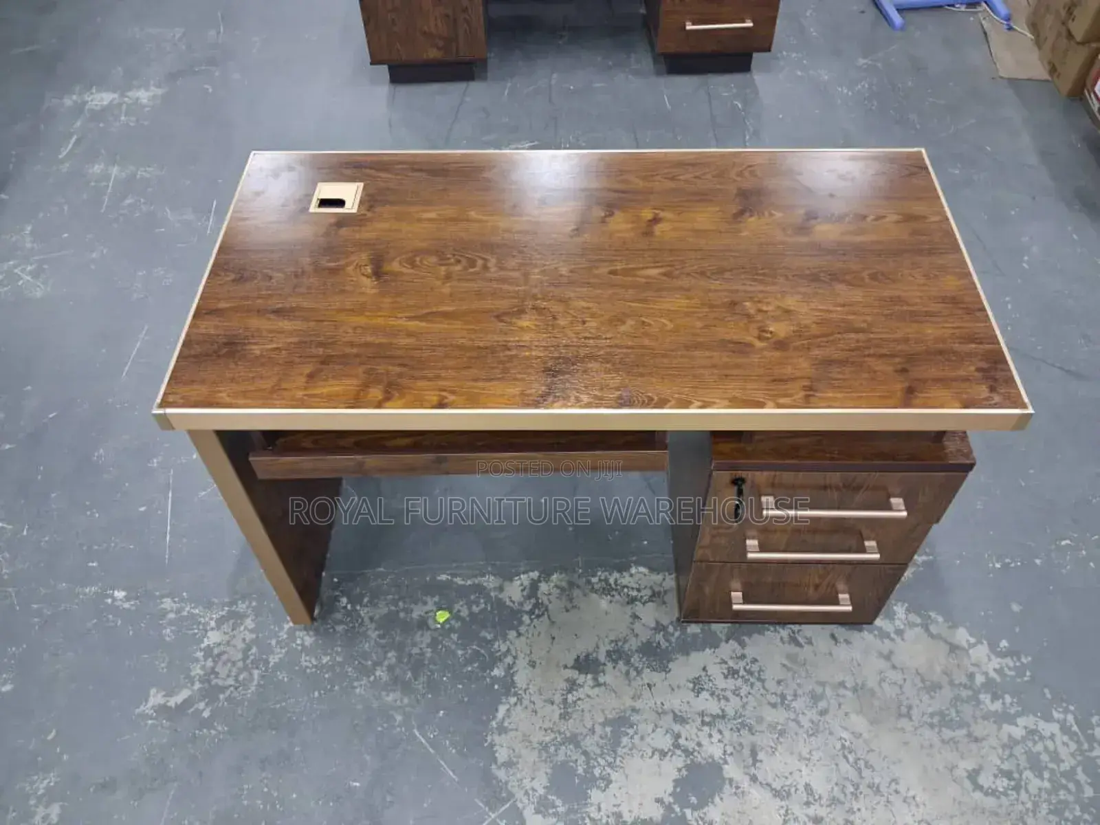 High Quality Foreign Desk Table for Office
