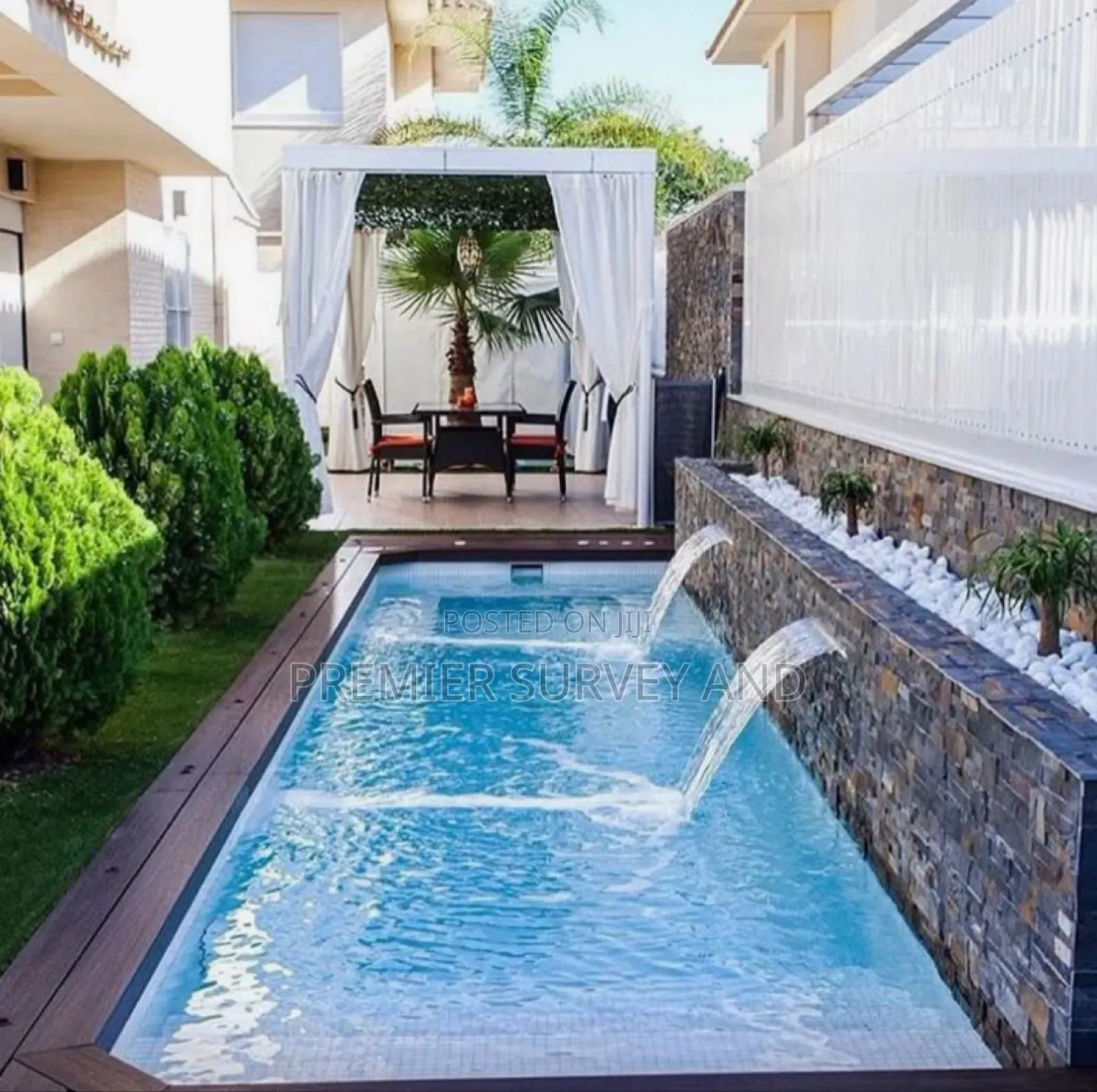 We Build Renovative Swimming Pools