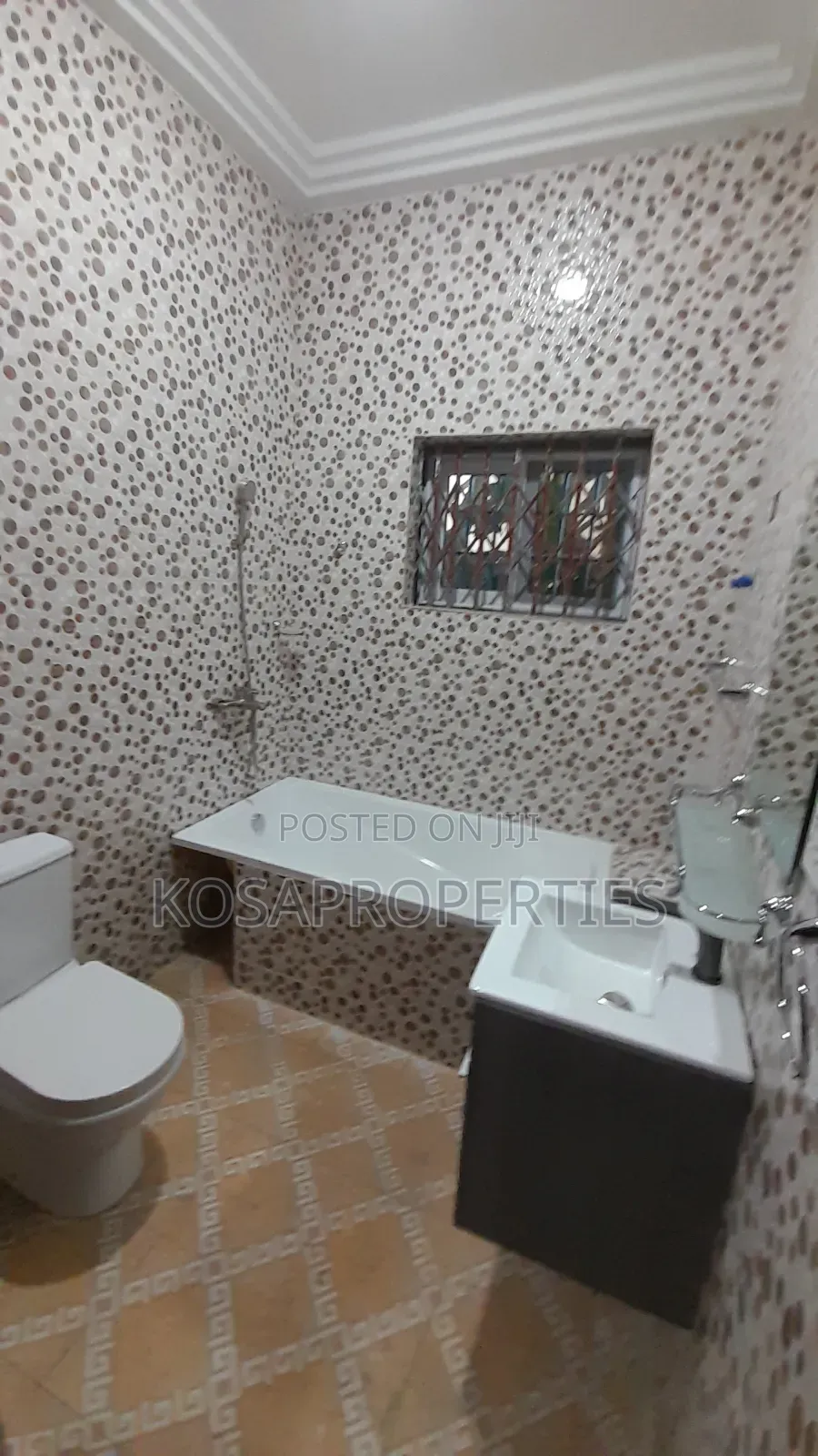4bdrm Apartment in Adjiringanor, Adjiriganor for rent