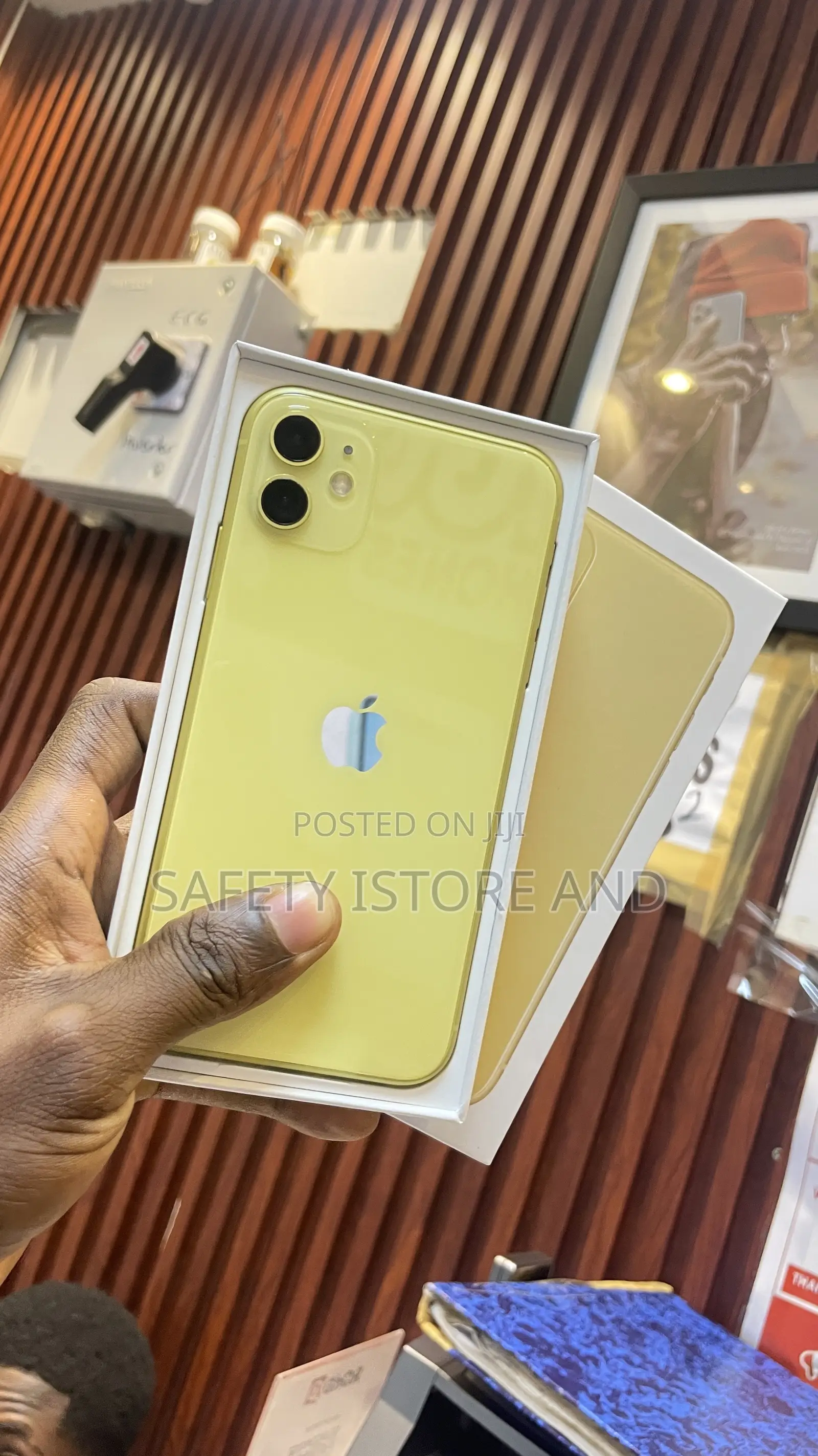 New Apple iPhone 11 128 GB Yellow