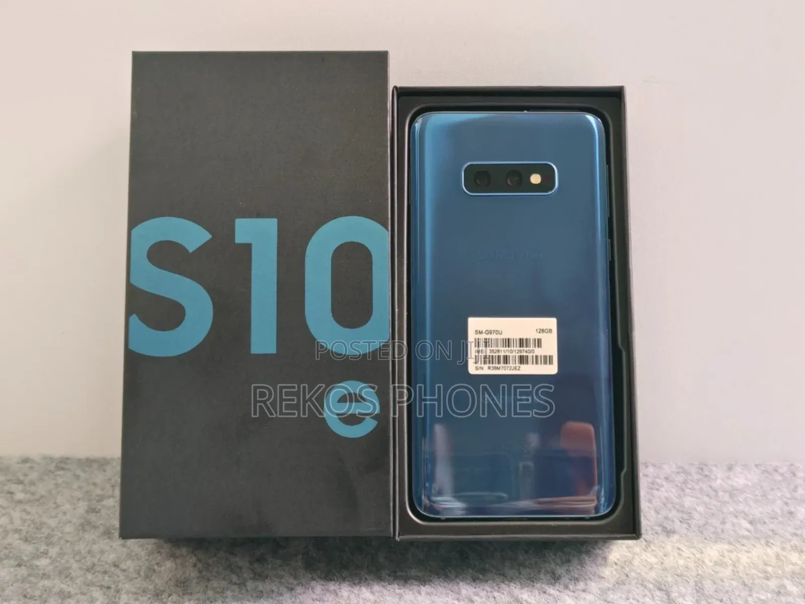 New Samsung Galaxy S10e 128 GB Blue
