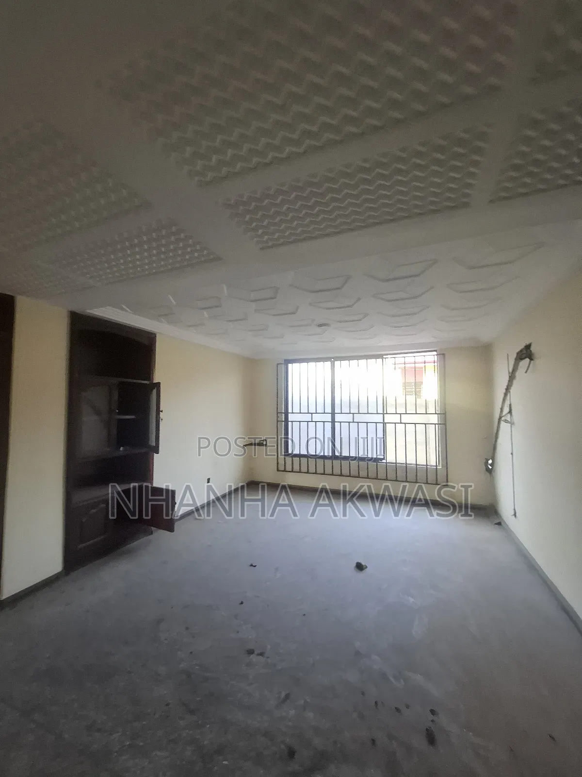 6bdrm House in Community 11, Tema Metropolitan for rent