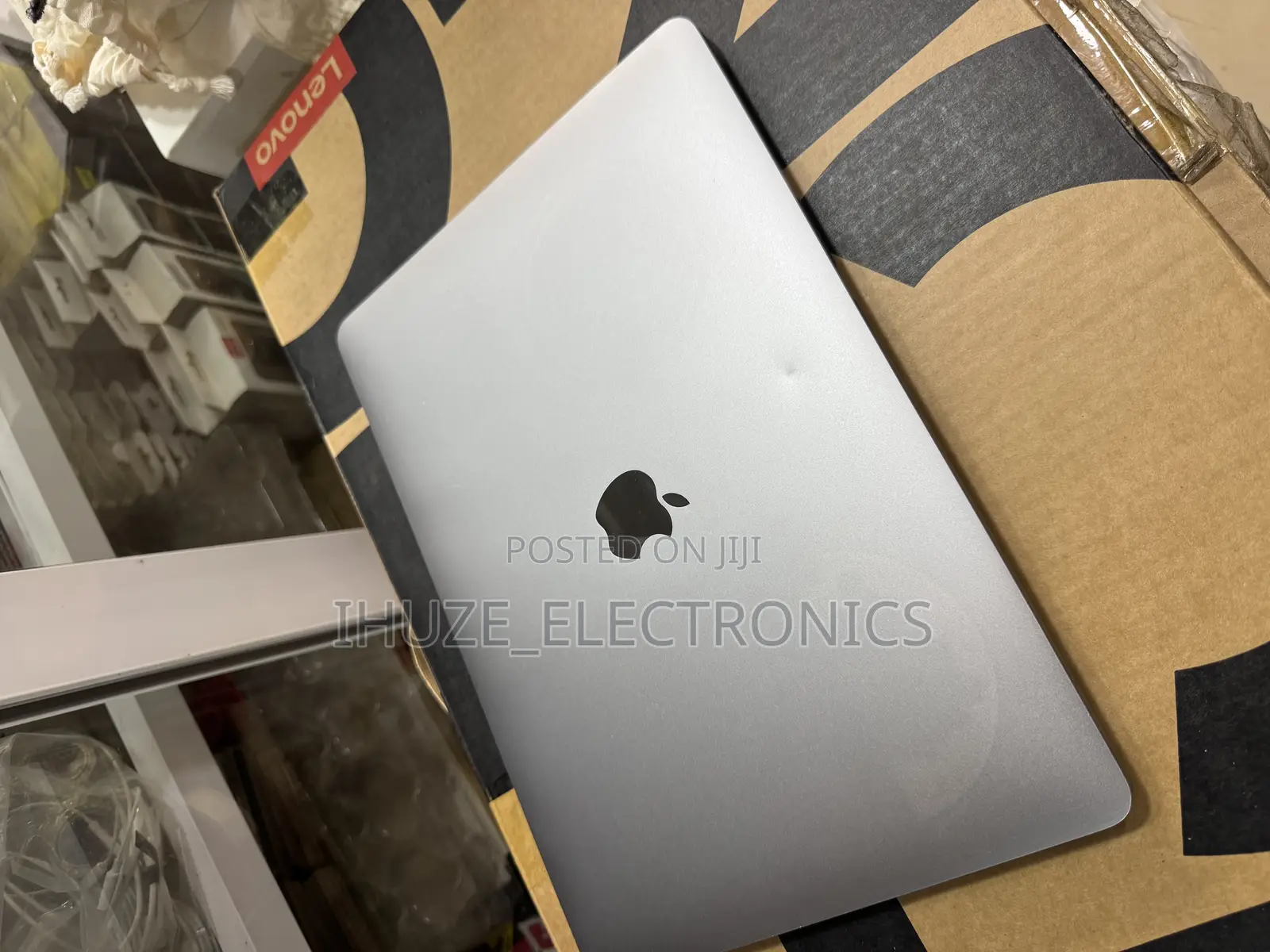 Laptop Apple MacBook Pro 2022 M2 8GB Apple M2 SSD 256GB
