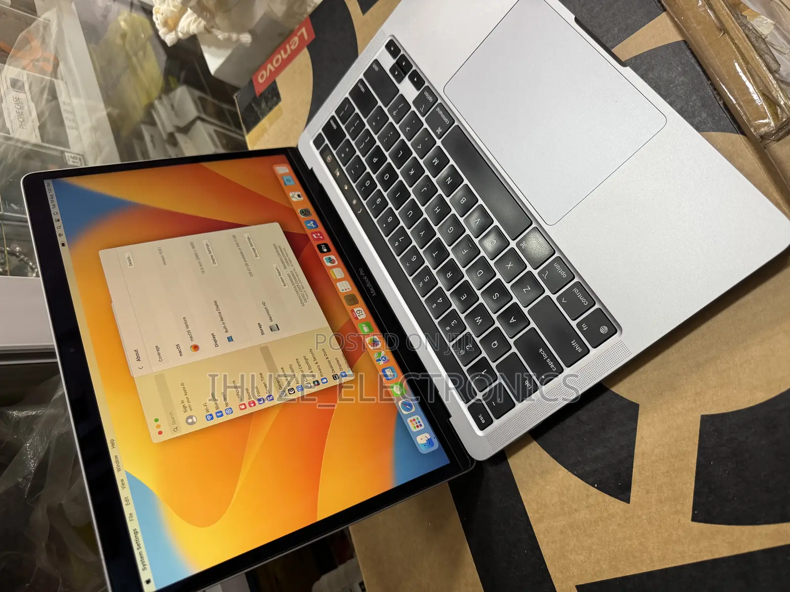 Laptop Apple MacBook Pro 2022 M2 8GB Apple M2 SSD 256GB
