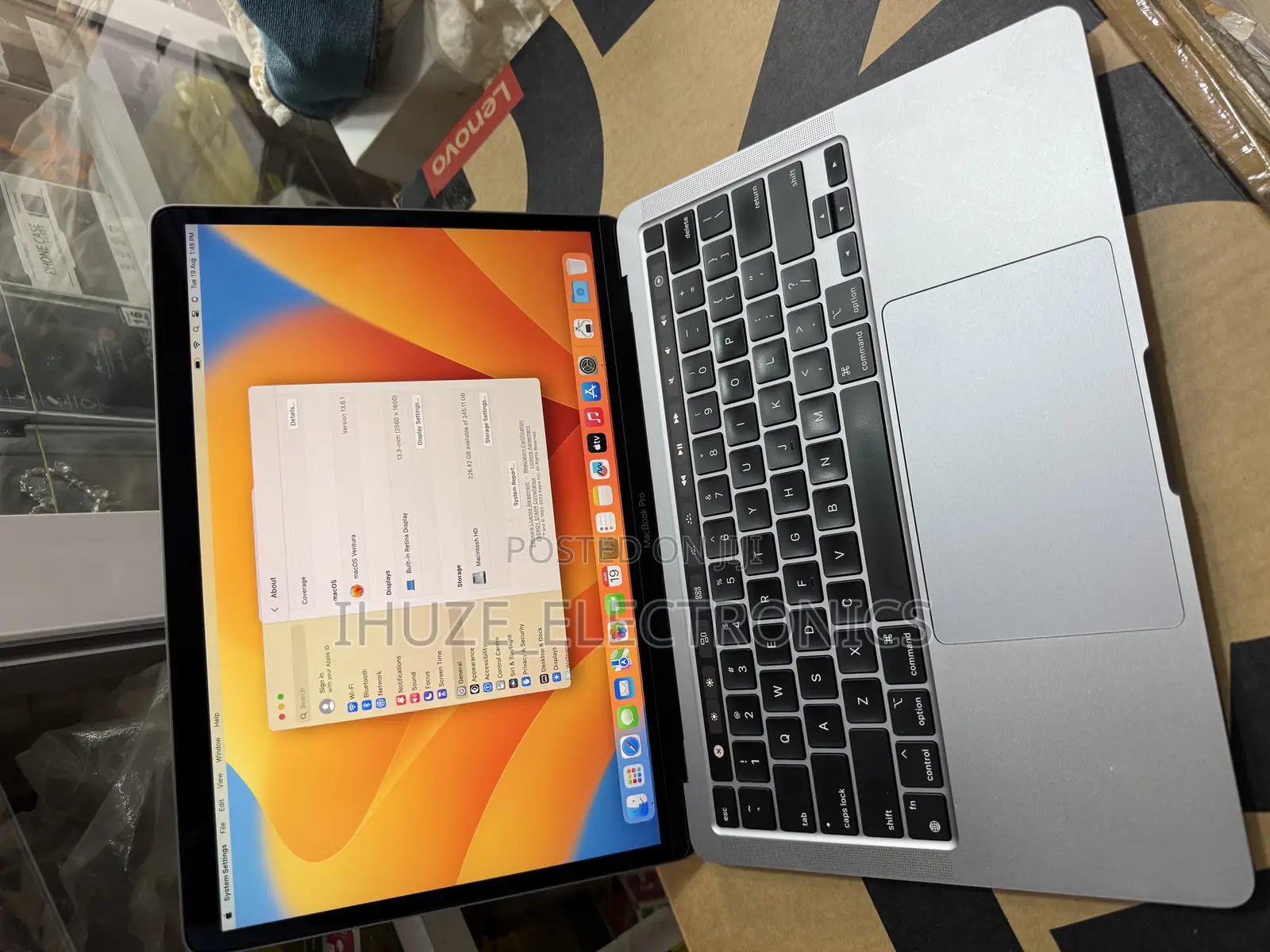 Laptop Apple MacBook Pro 2022 M2 8GB Apple M2 SSD 256GB