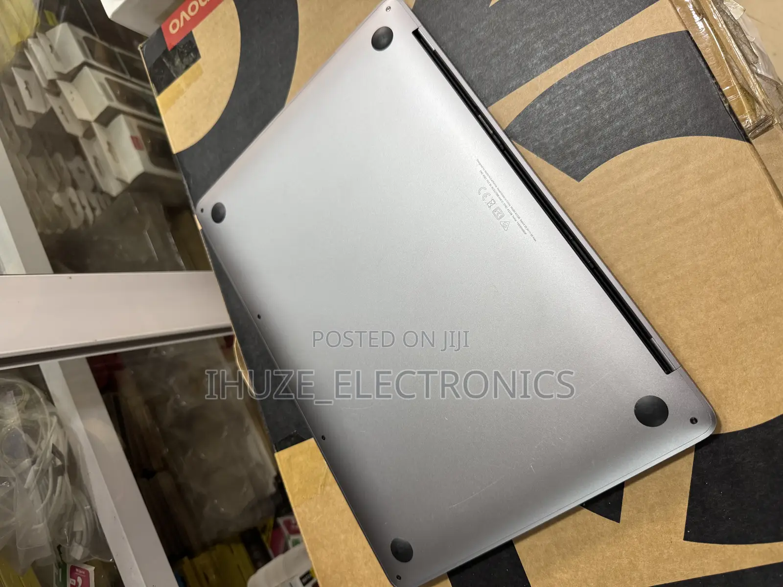 Laptop Apple MacBook Pro 2022 M2 8GB Apple M2 SSD 256GB