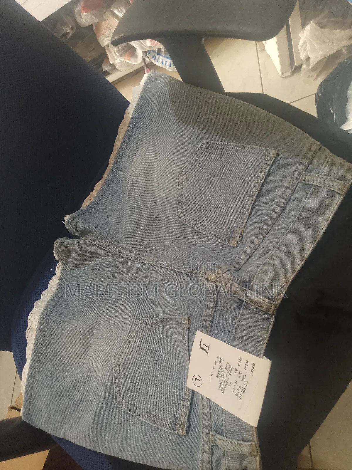 Stock Short Jeans for Ladies