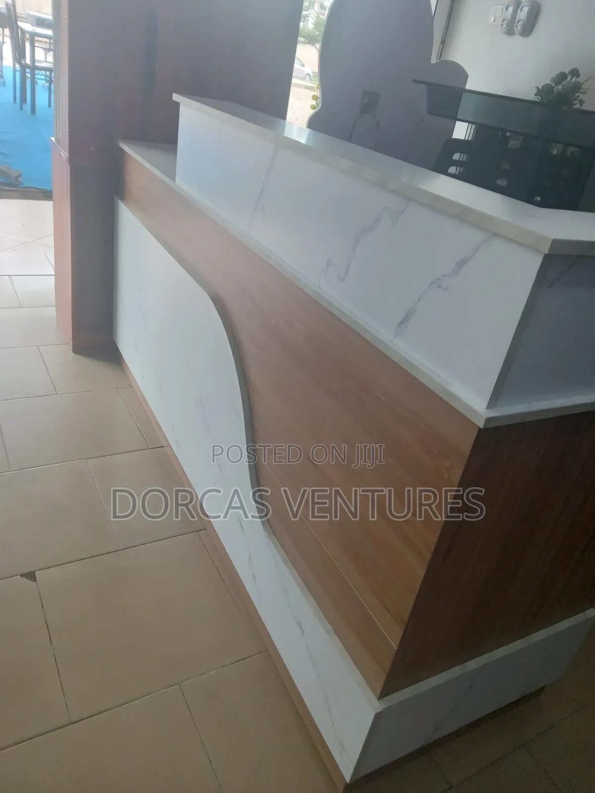 Runcated Mina Reception Desk