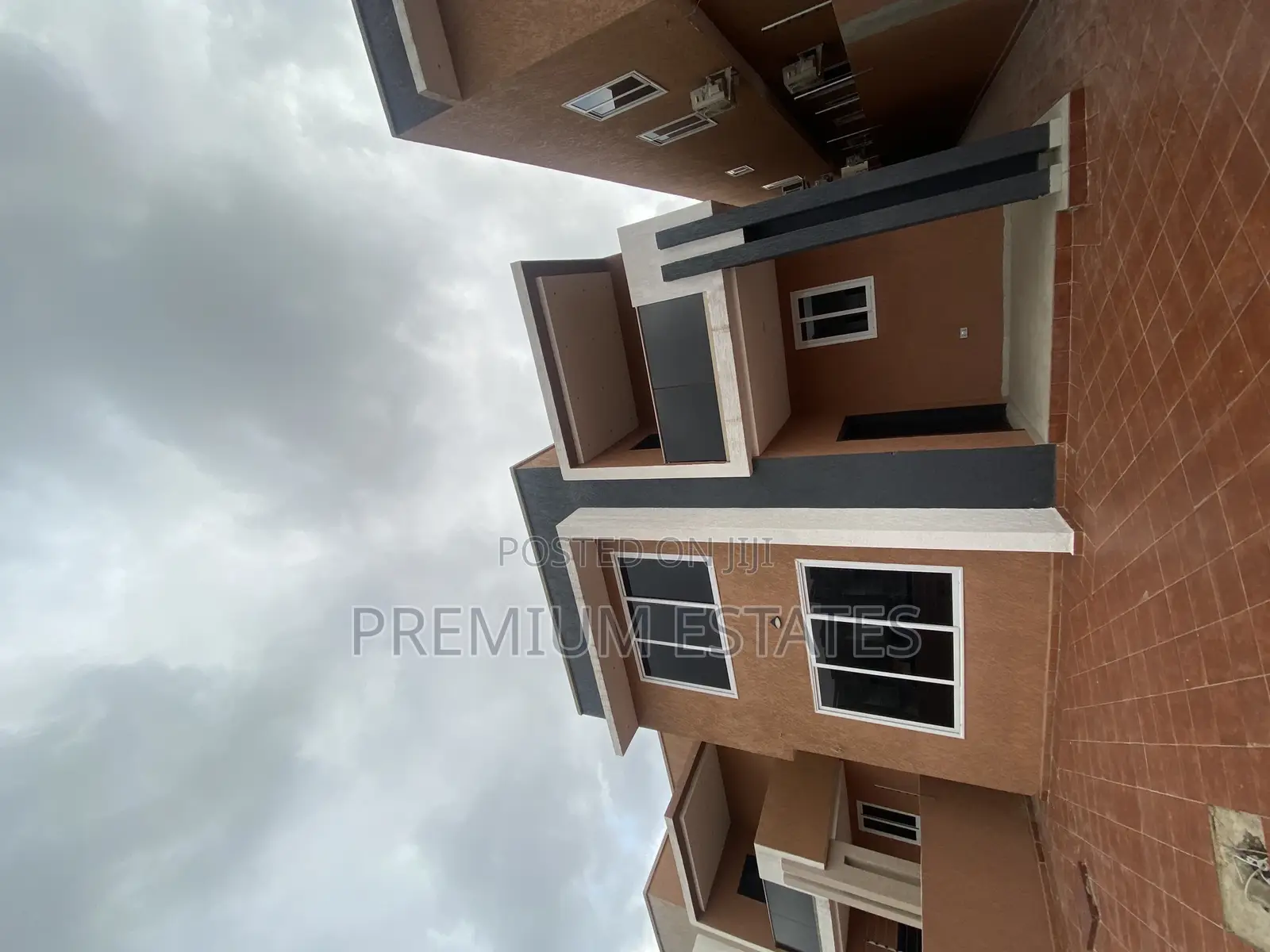 4bdrm House in Lake Side Estate for sale