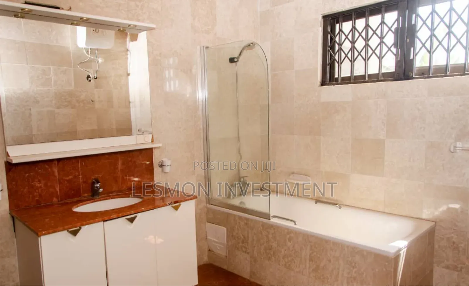 10bdrm House in Lesmon Investment, Takoradi for sale