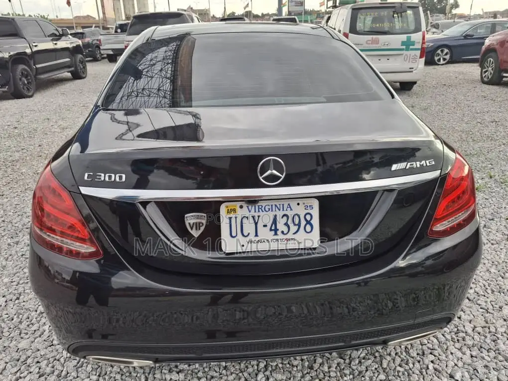 Mercedes-Benz C300 2016 Black
