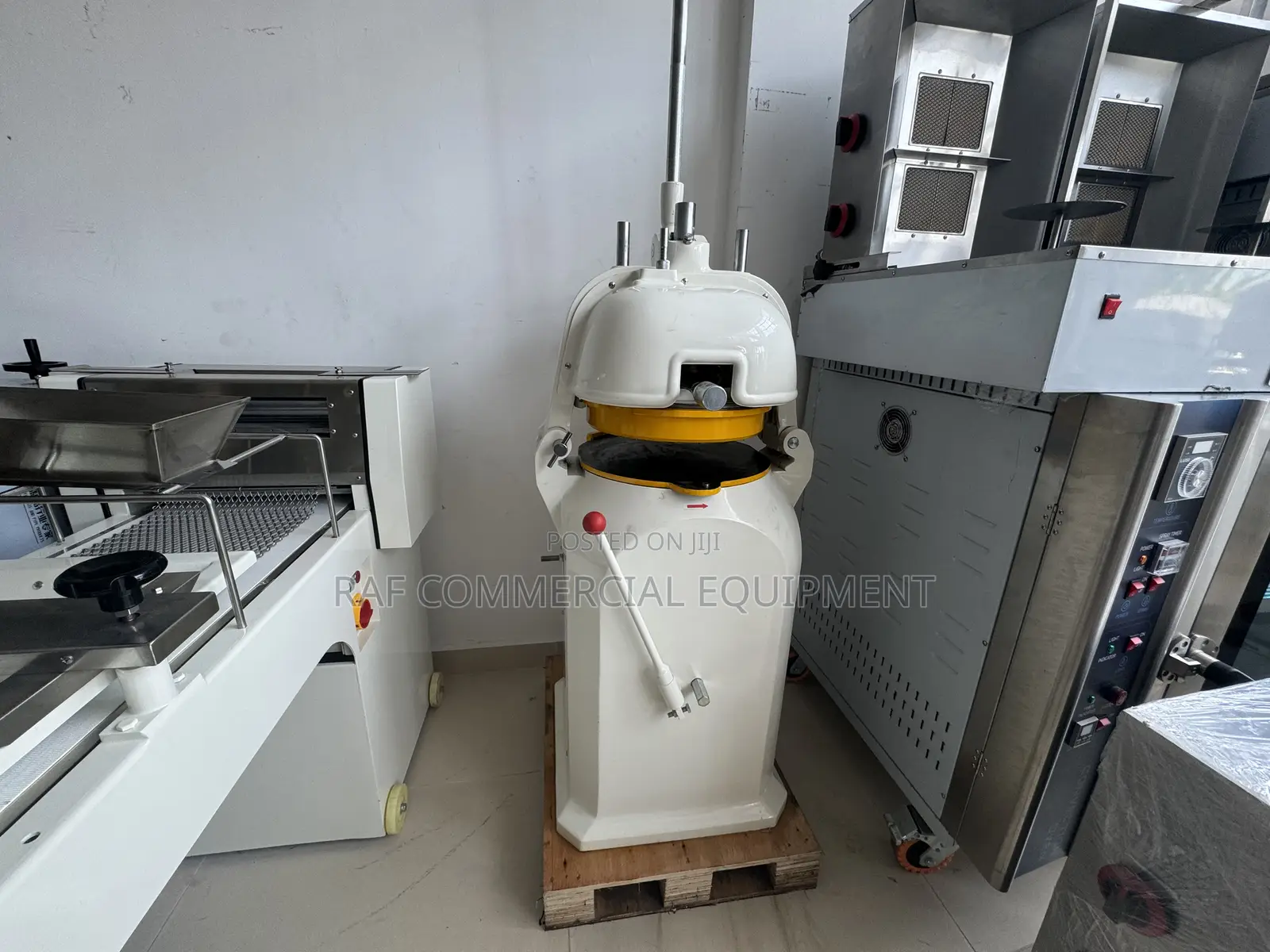 Semi-autonomic Dough Divider And Rounder