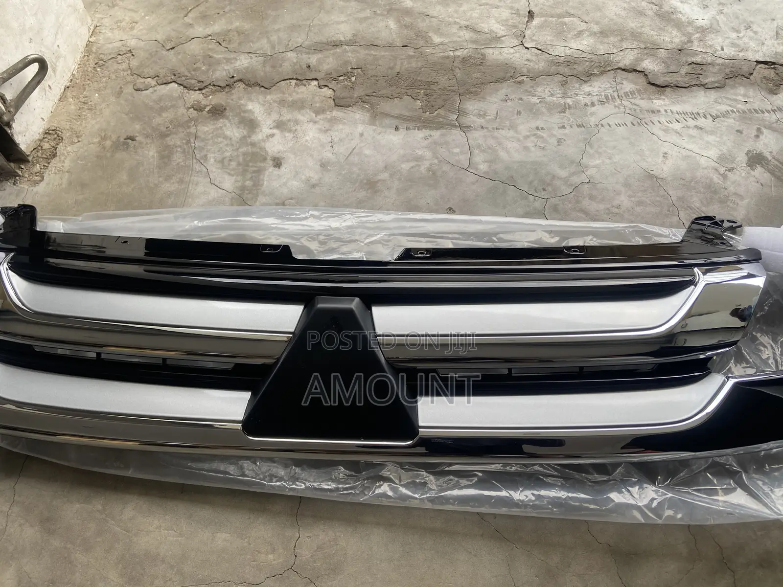 Mitsubishi Outlander 2015 Top Grille