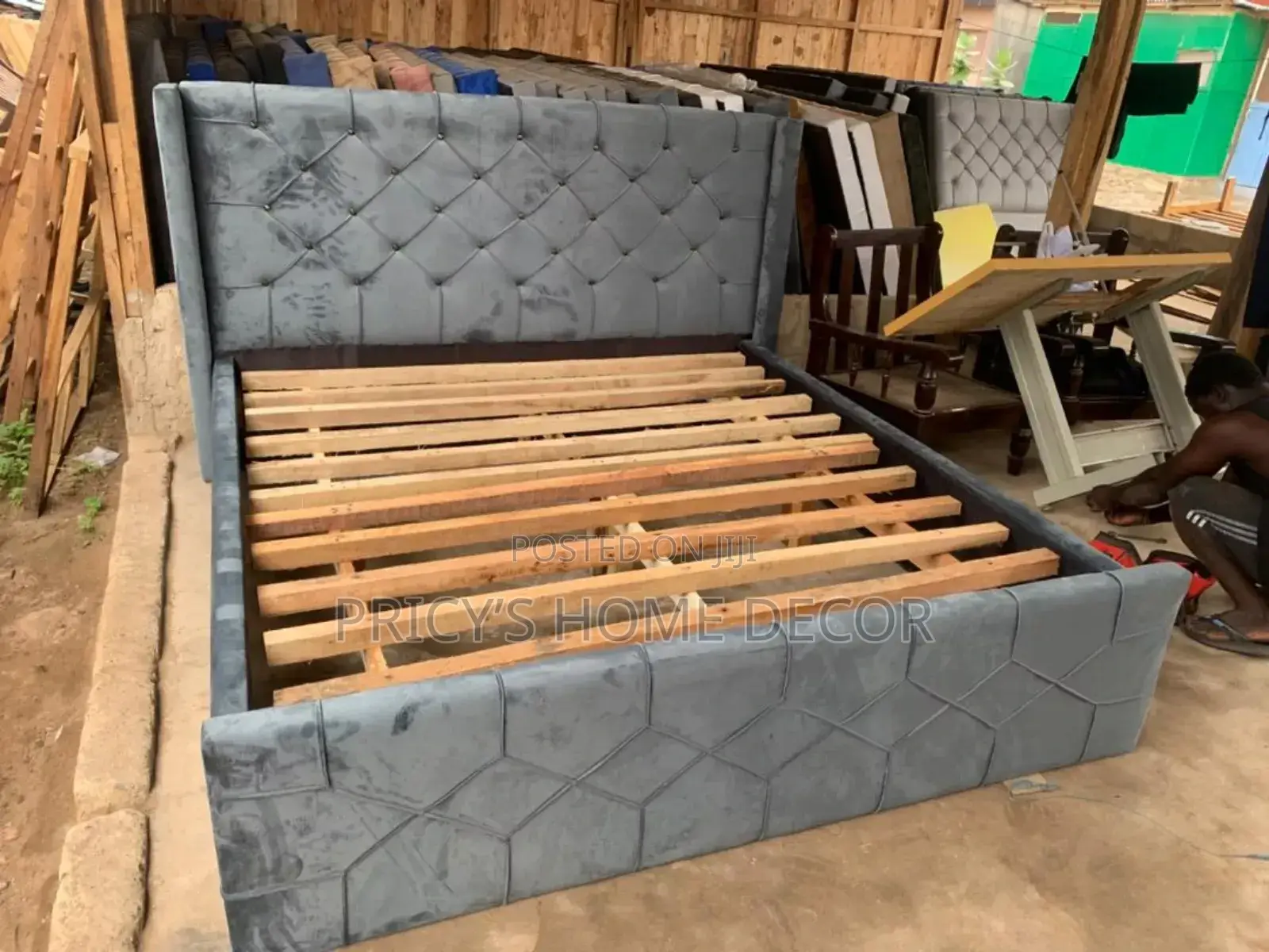 Elegante Queen Size Bedframe Bedframe Available Now