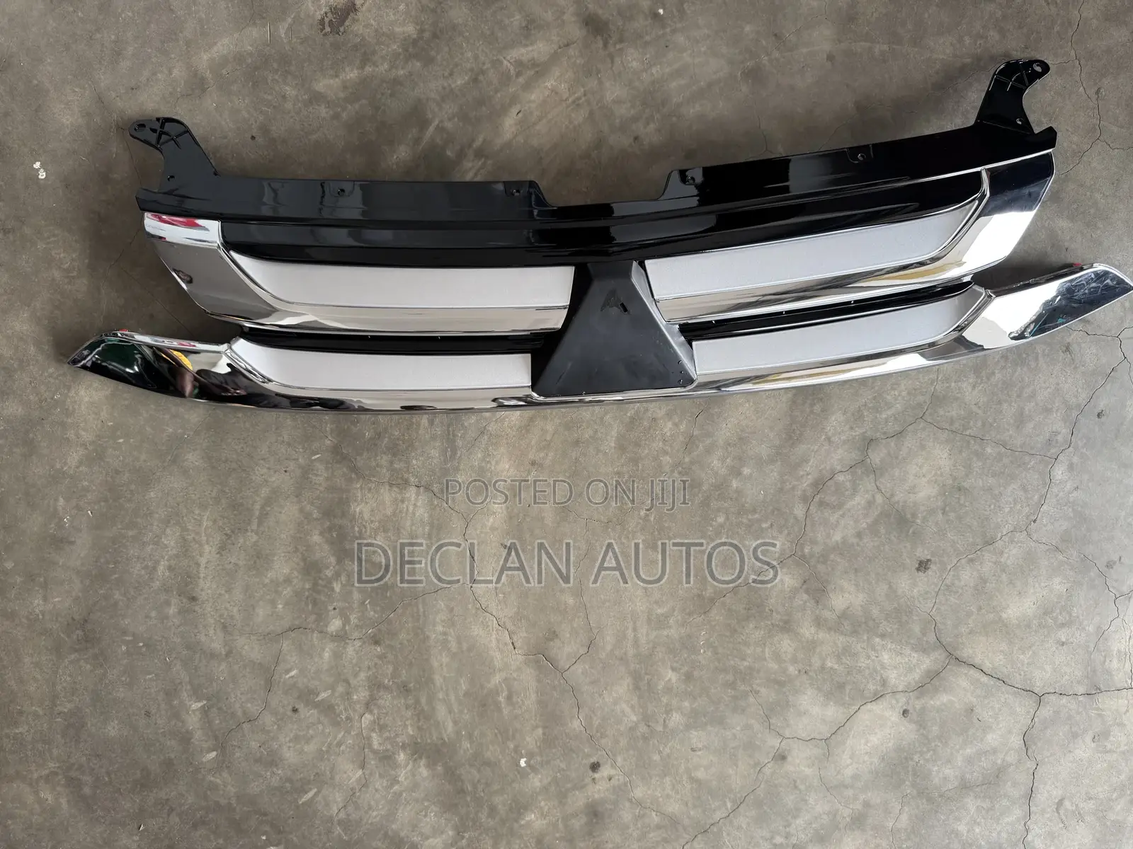 Mitsubishi Outlander Front Bumper Grill 2017