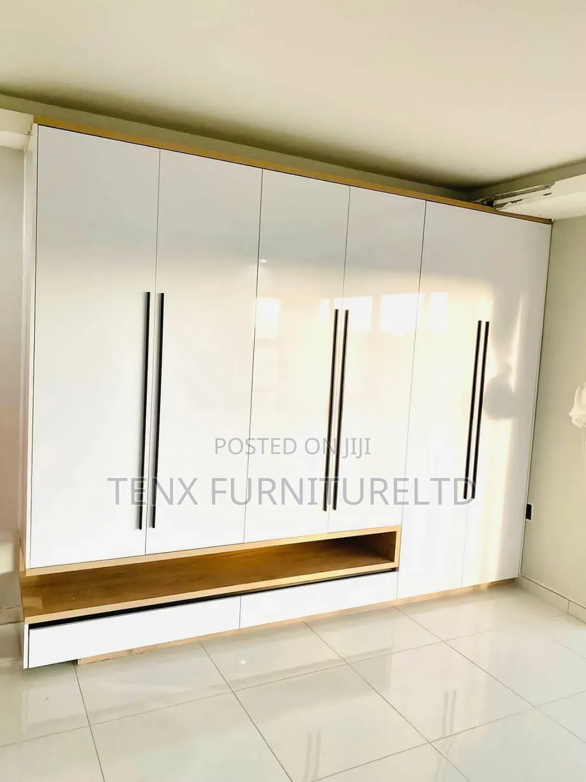 Wardrobe (Suspended Shelf)