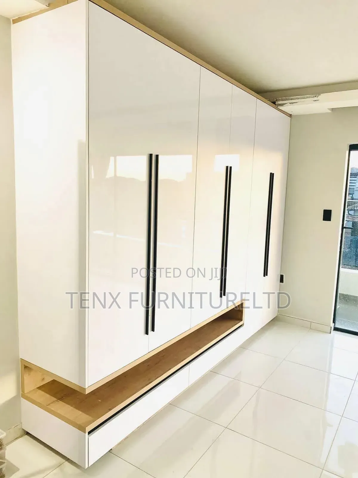 Wardrobe (Suspended Shelf)