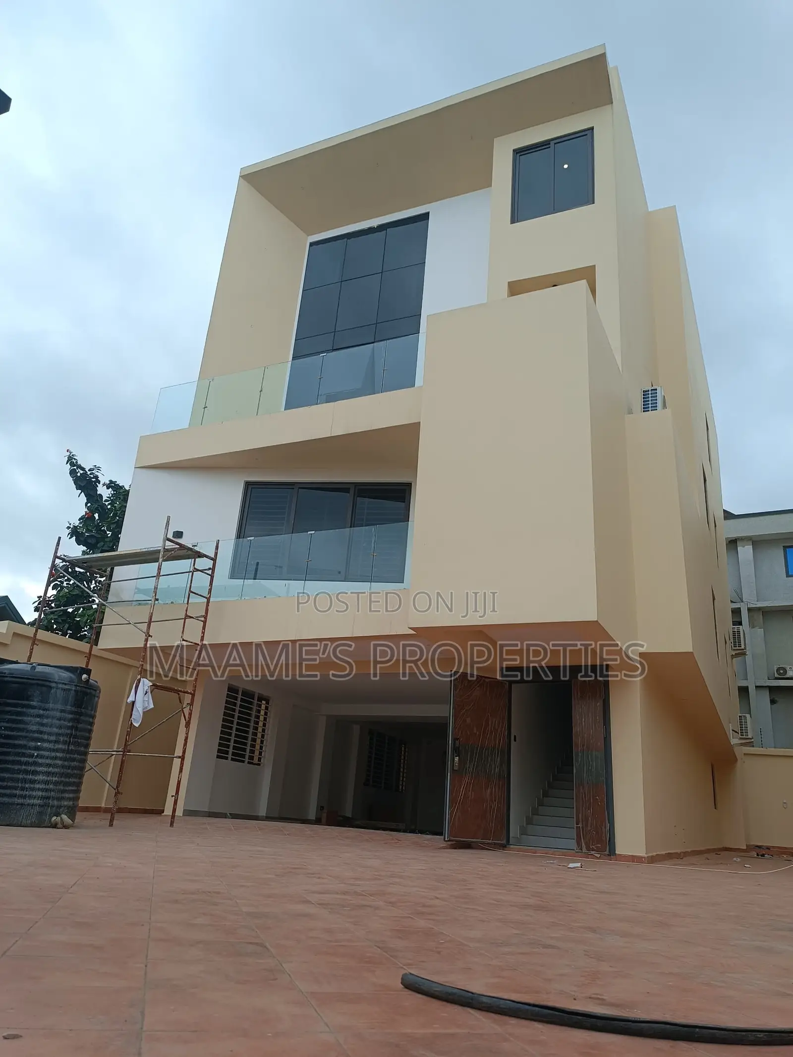 5bdrm Duplex in Dzorwulu for sale