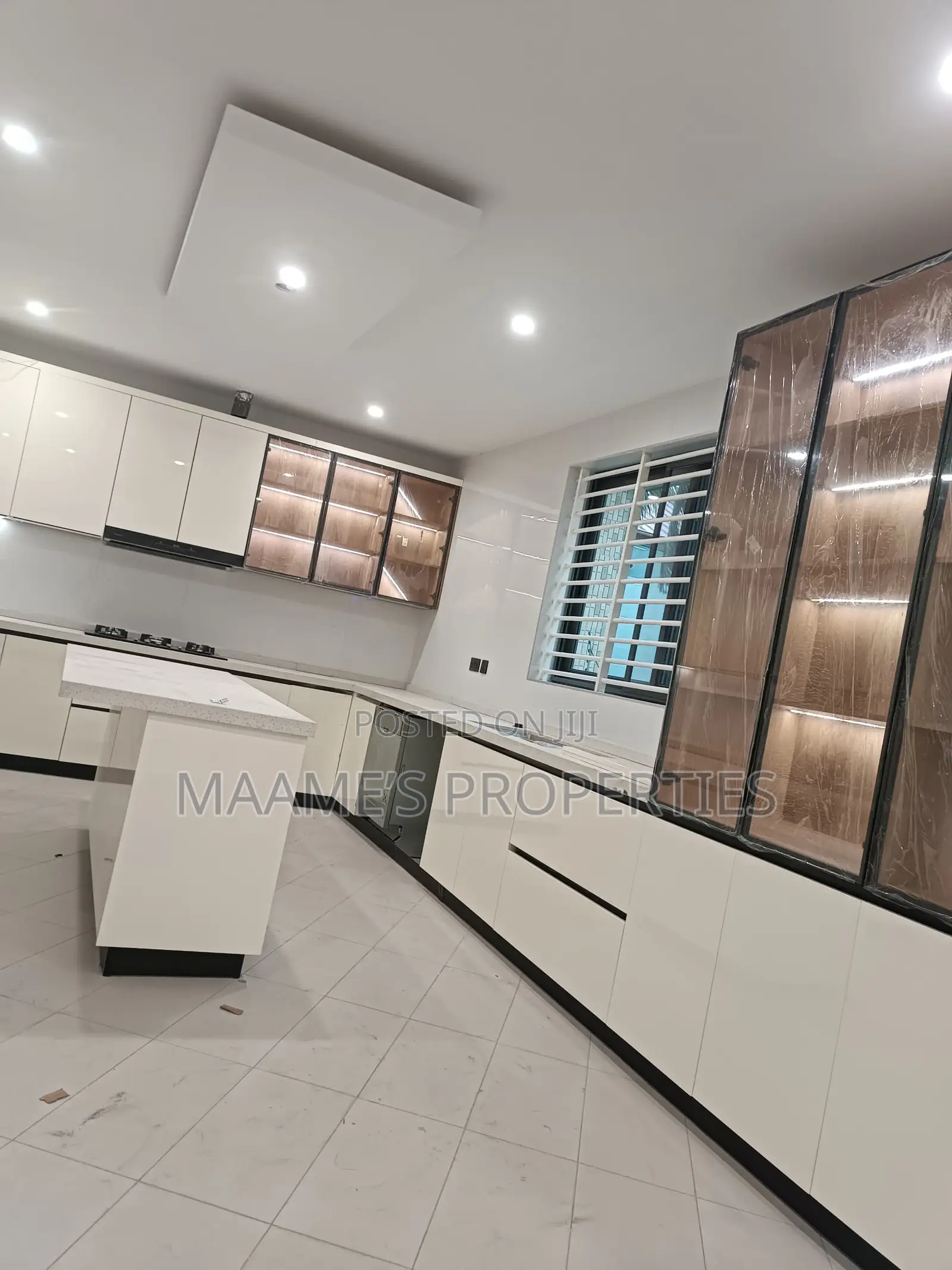 5bdrm Duplex in Dzorwulu for sale