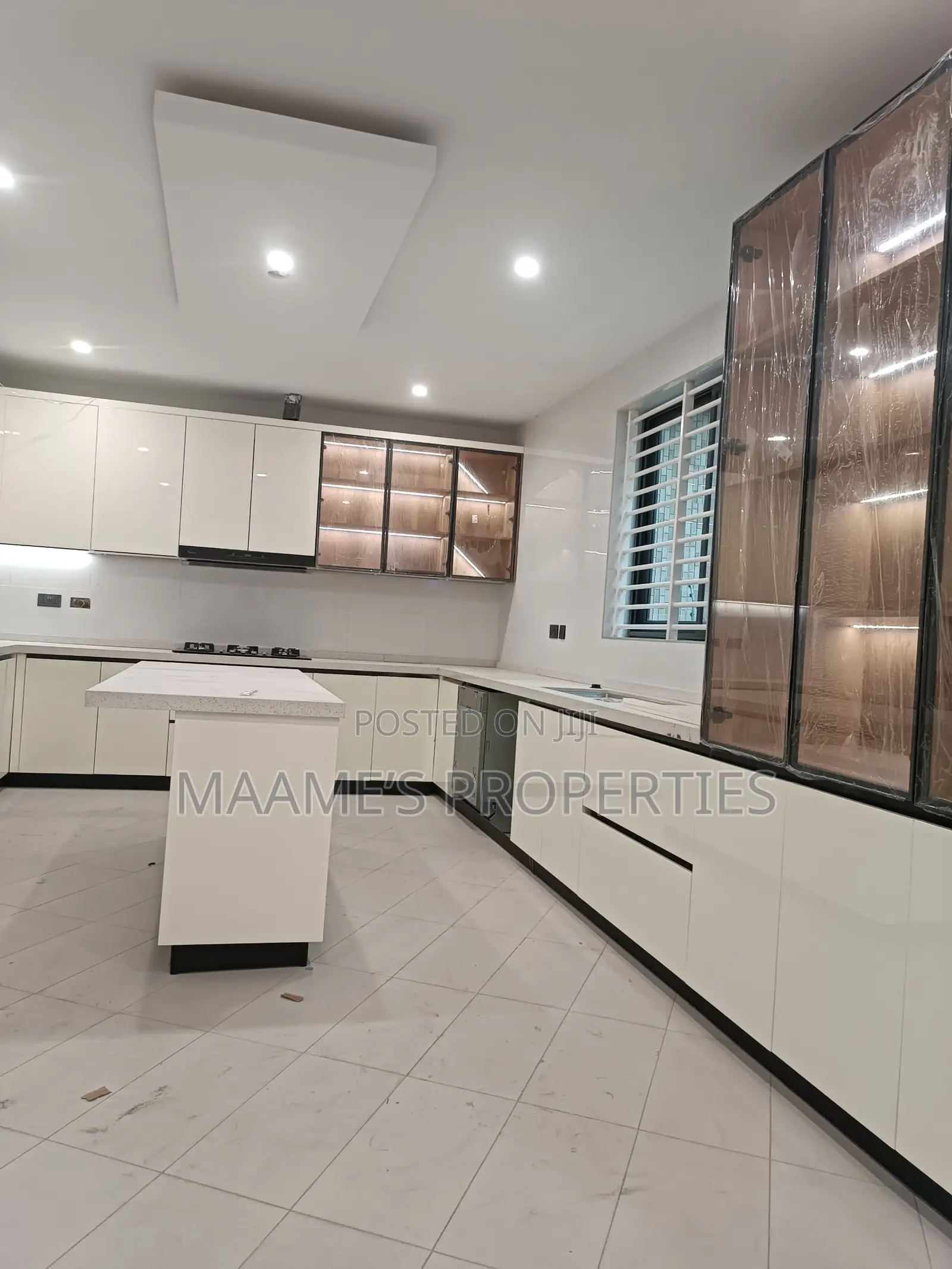 5bdrm Duplex in Dzorwulu for sale