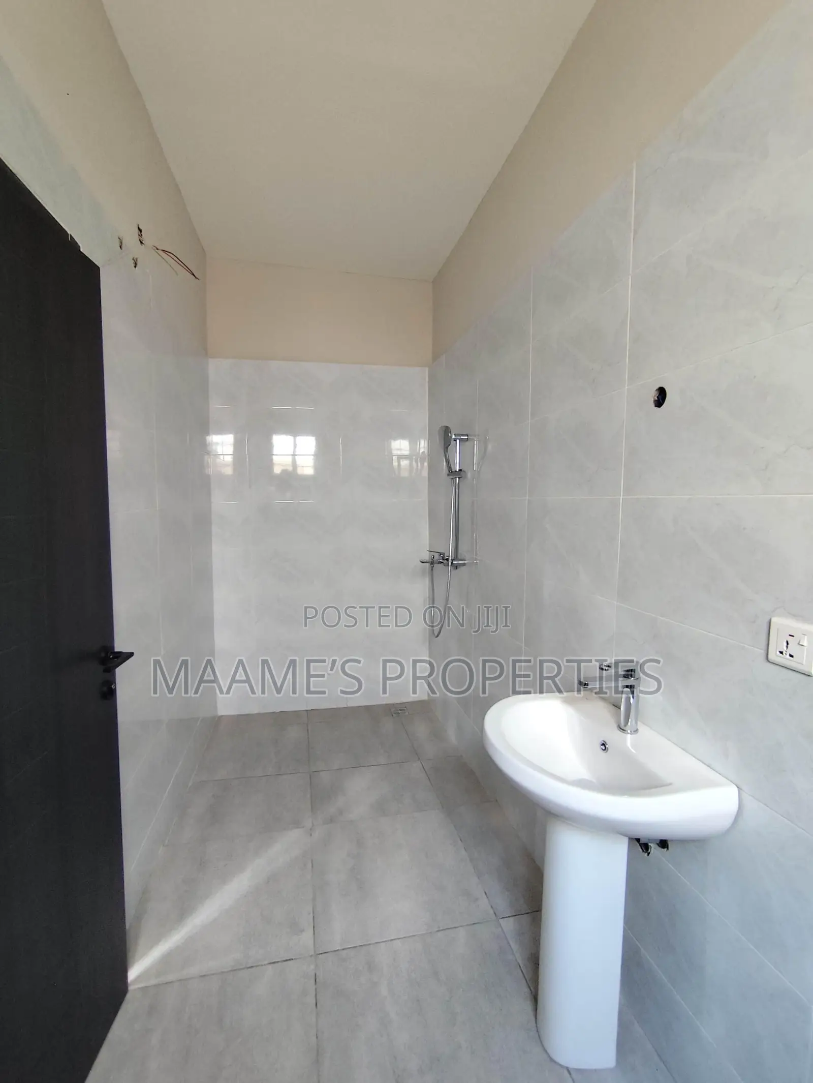 3bdrm House in Lake Side Estate for sale