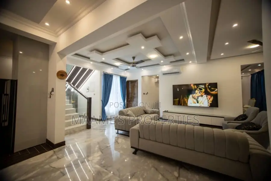 5bdrm Duplex in Sakumono for sale