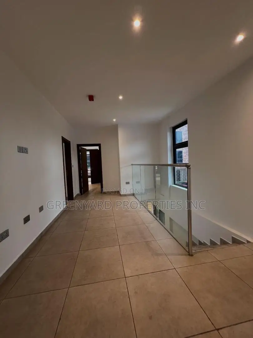 4bdrm Townhouse / Terrace in Lagos Avenue, East Legon for rent