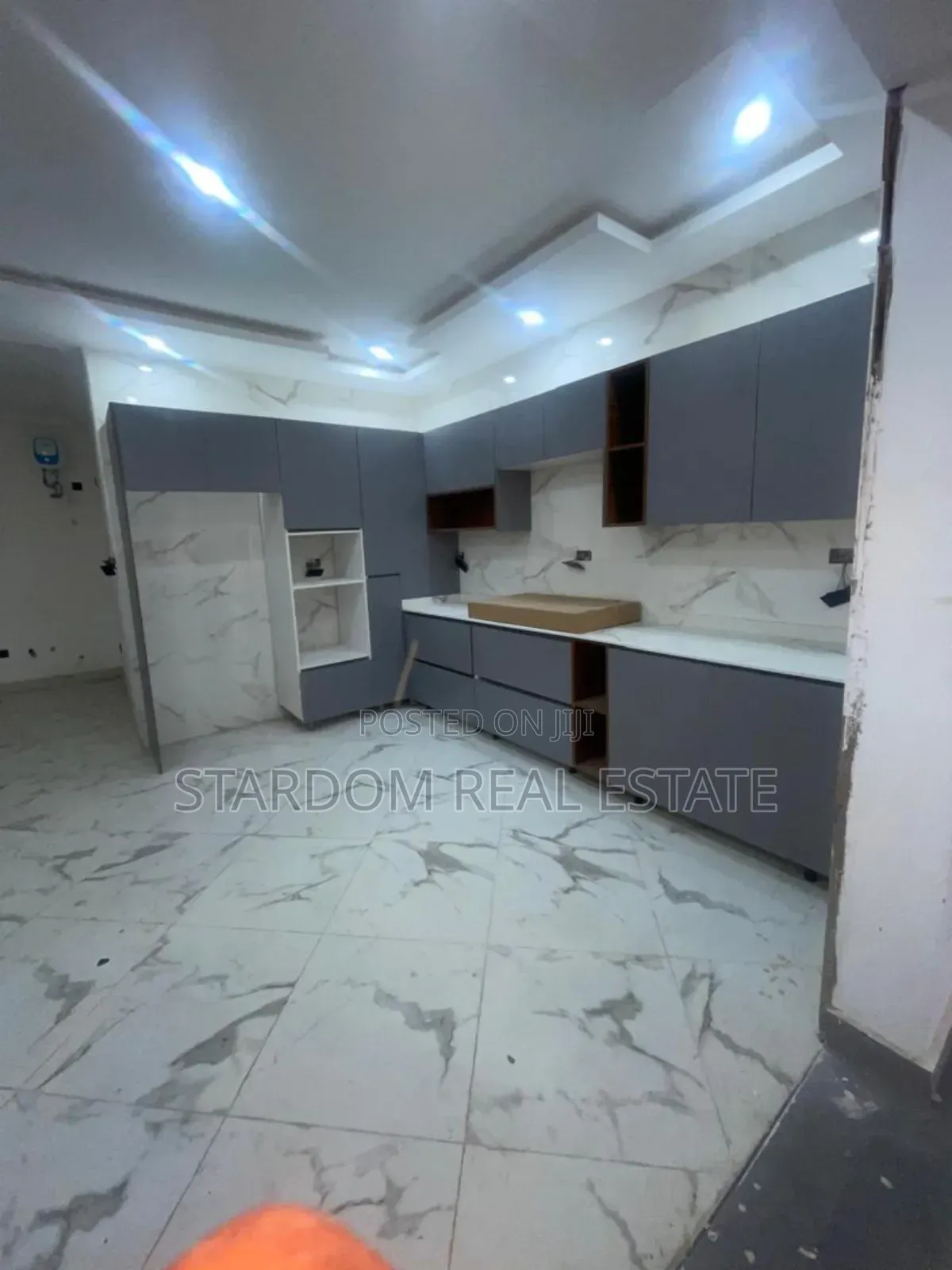 4bdrm Duplex in American House, East Legon for sale