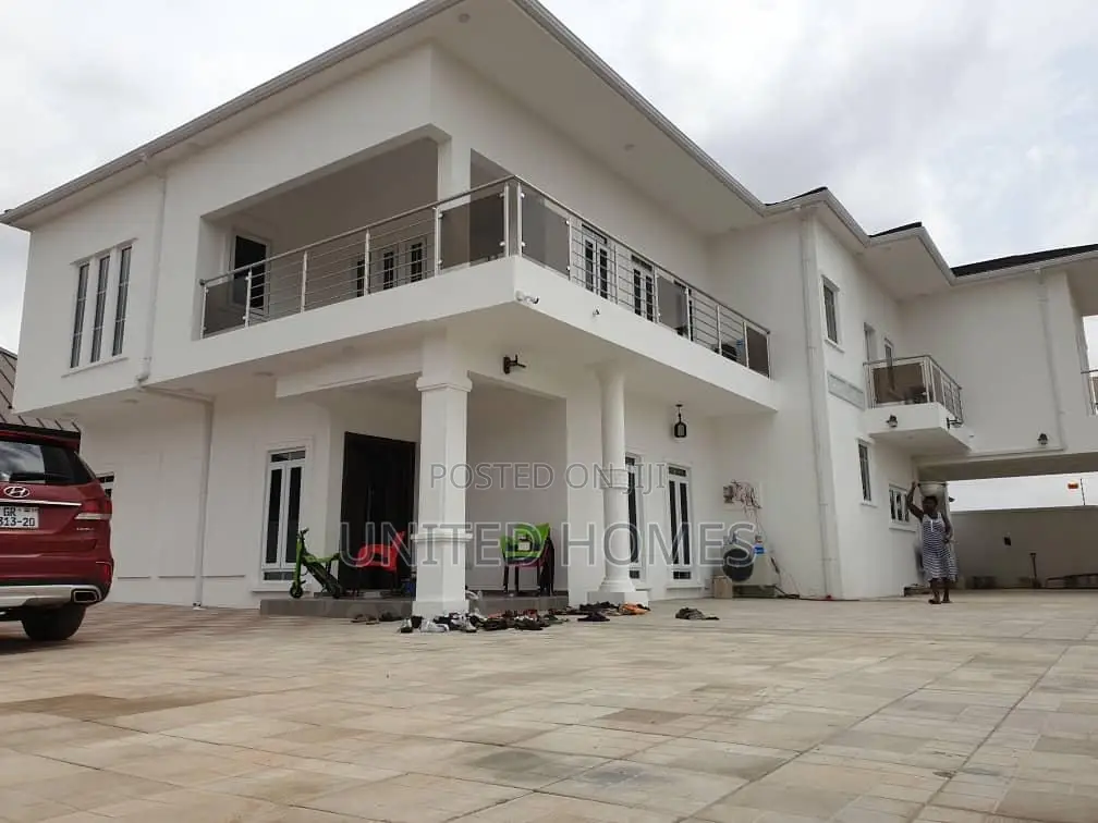 Furnished 6bdrm House in Ashomang Estate for sale