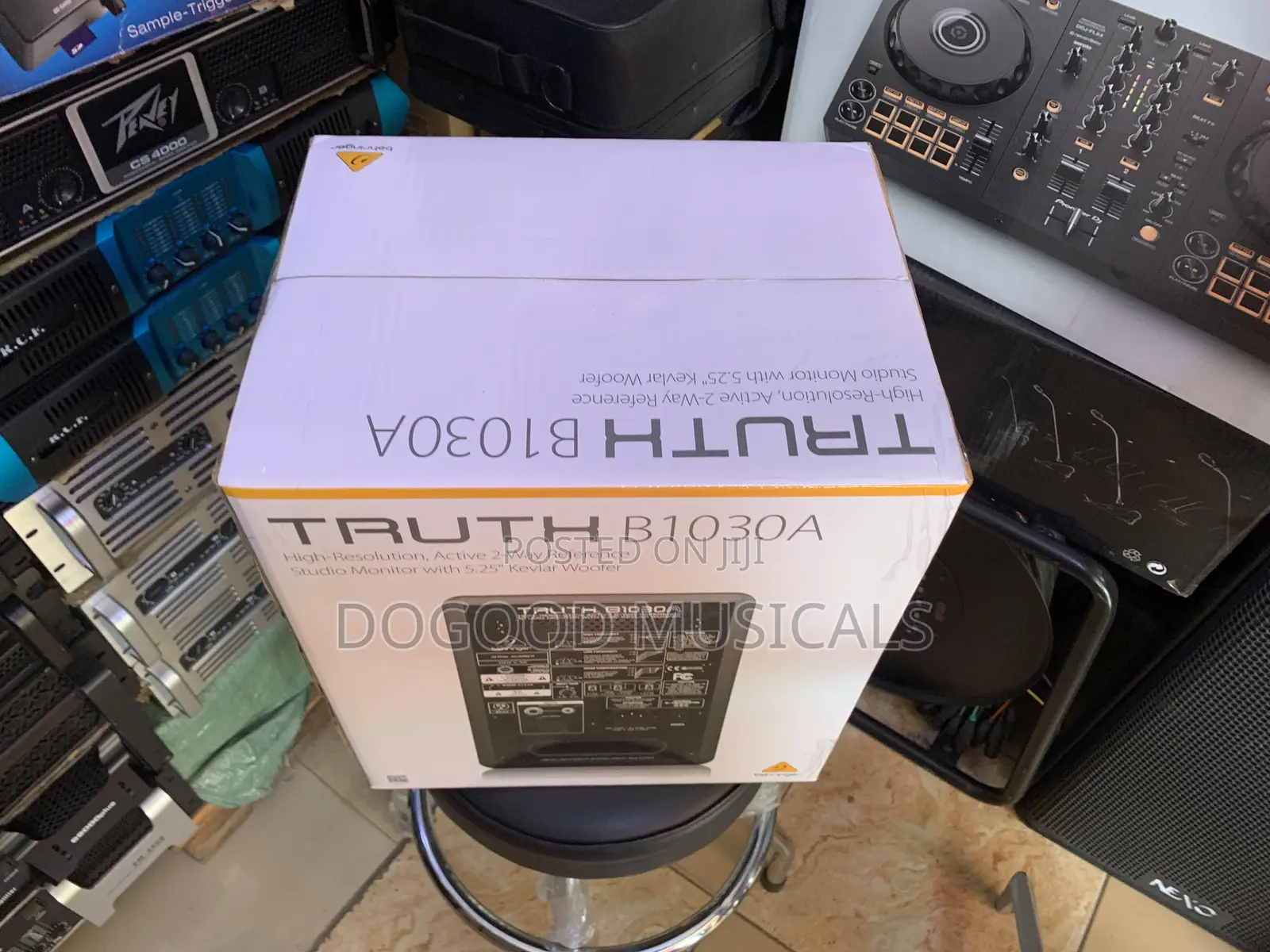 Behringer Truth B1030a Active 2-way Studio Monitor,5.25” Kevlar Woofer