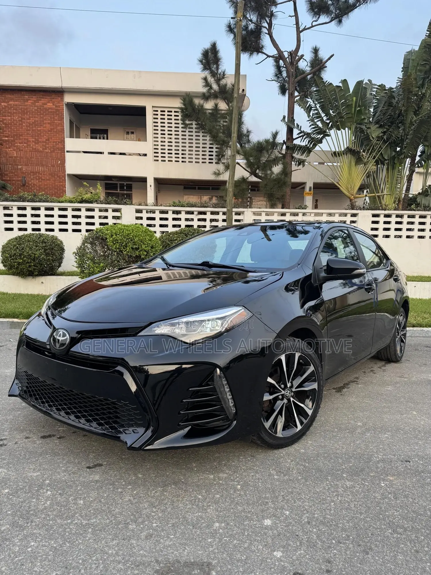 Toyota Corolla SE (1.8L 4cyl 6M) 2018 Black
