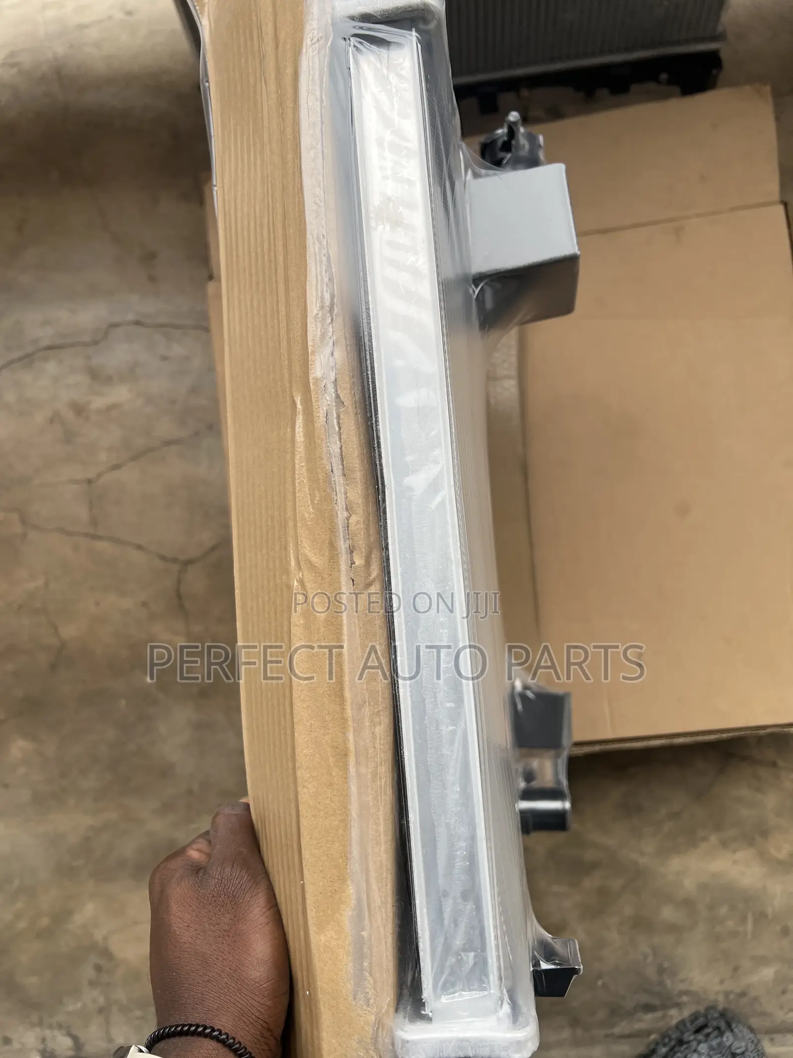 Nissan Versa (Tiida) Radiator/ Water Tank
