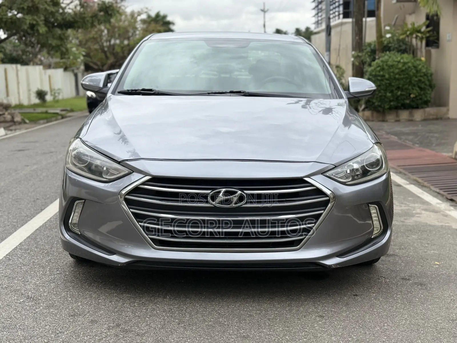 Hyundai Elantra Limited Sedan FWD (2.0L 4cyl 6A) 2017 Gray