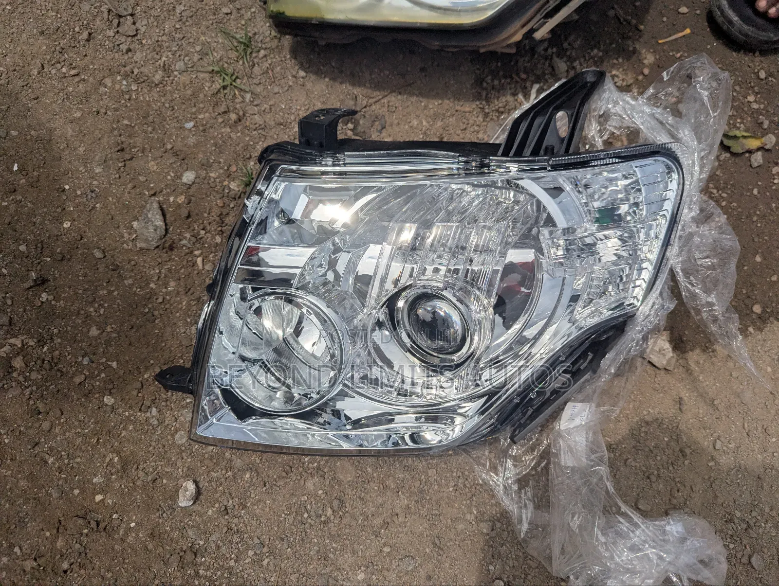 Mitsubishi Pajero 2007 - 2022 Headlight / Headlamp